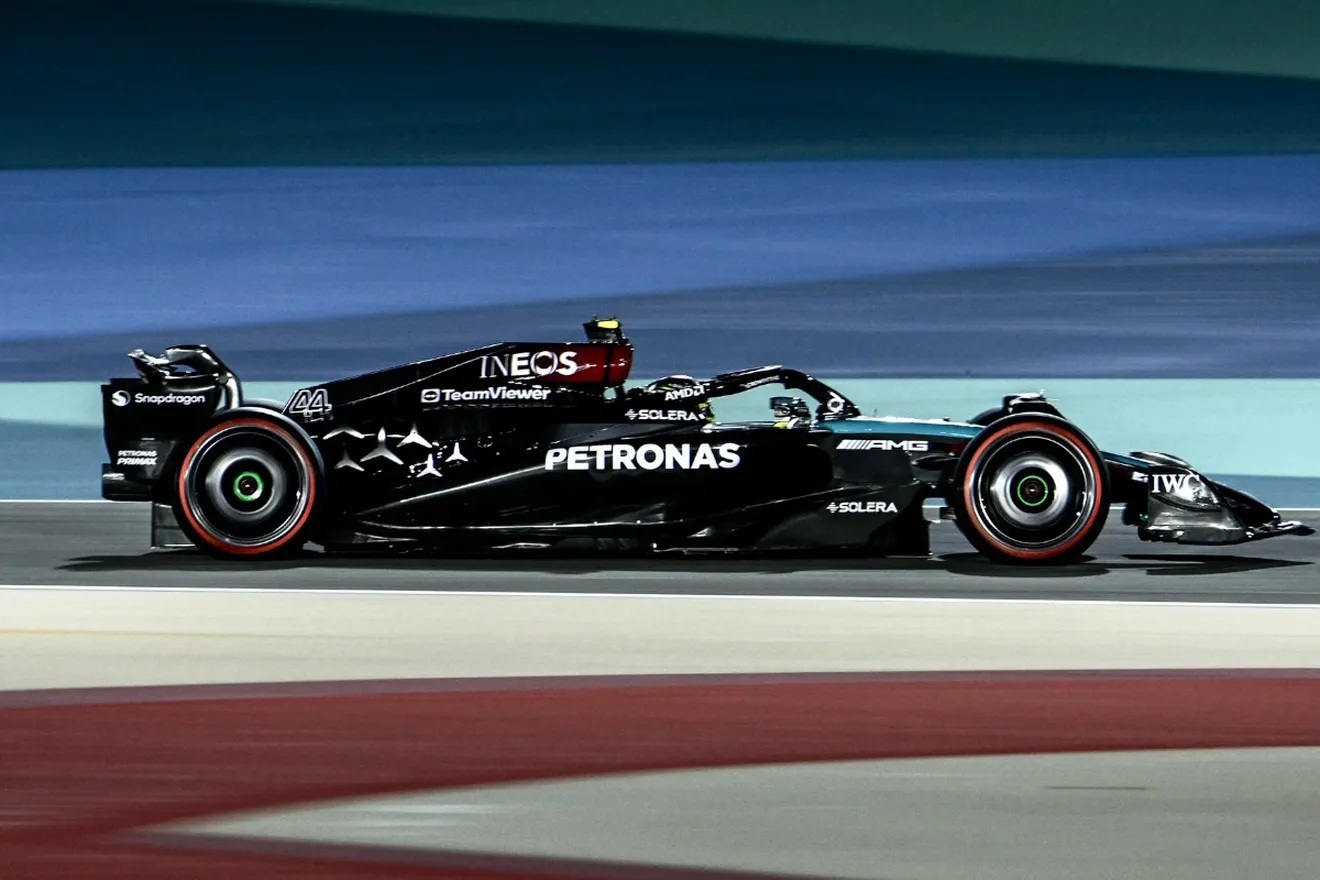 Fernando Alonso y su Aston Martin en el 'Top 5' del Gran Premio de Baréin