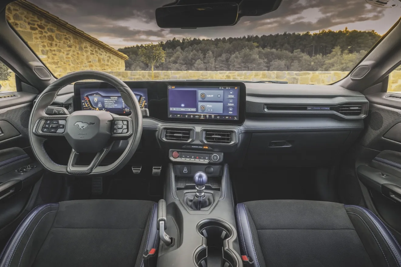 Ford Mustang 2024 - interior