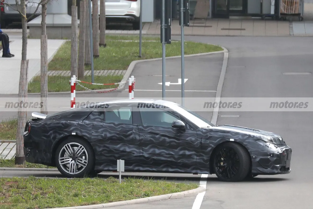 El nuevo Mercedes-AMG GT Berlina revela un impactante diseño en sus primeras fotos espía, un eléctrico con más de 1.000 CV que llegará en 2025