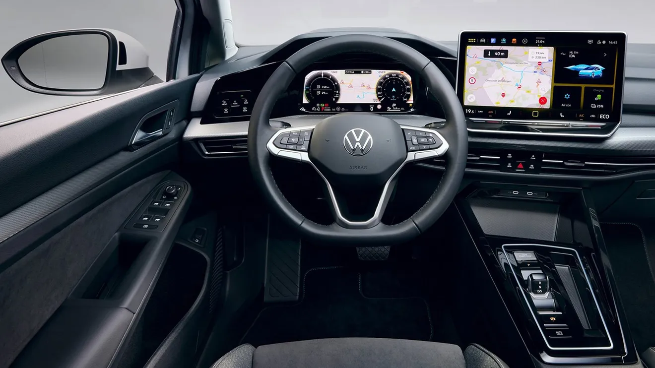 Volkswagen Golf 2024 - interior