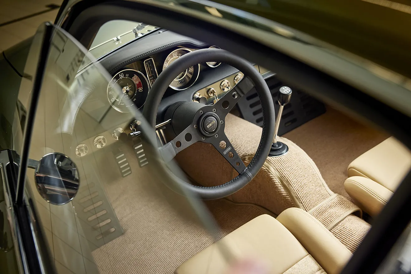 Volvo P1800 Cyan GT - interior