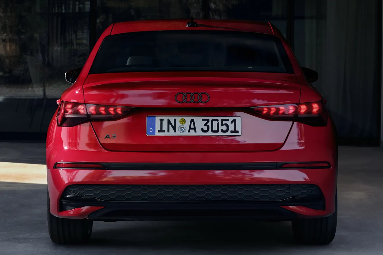 Audi se despide de las insignias numéricas en sus modelos, ahora sabrás de qué combustible se trata por el sonido (si lo tiene) de su motor