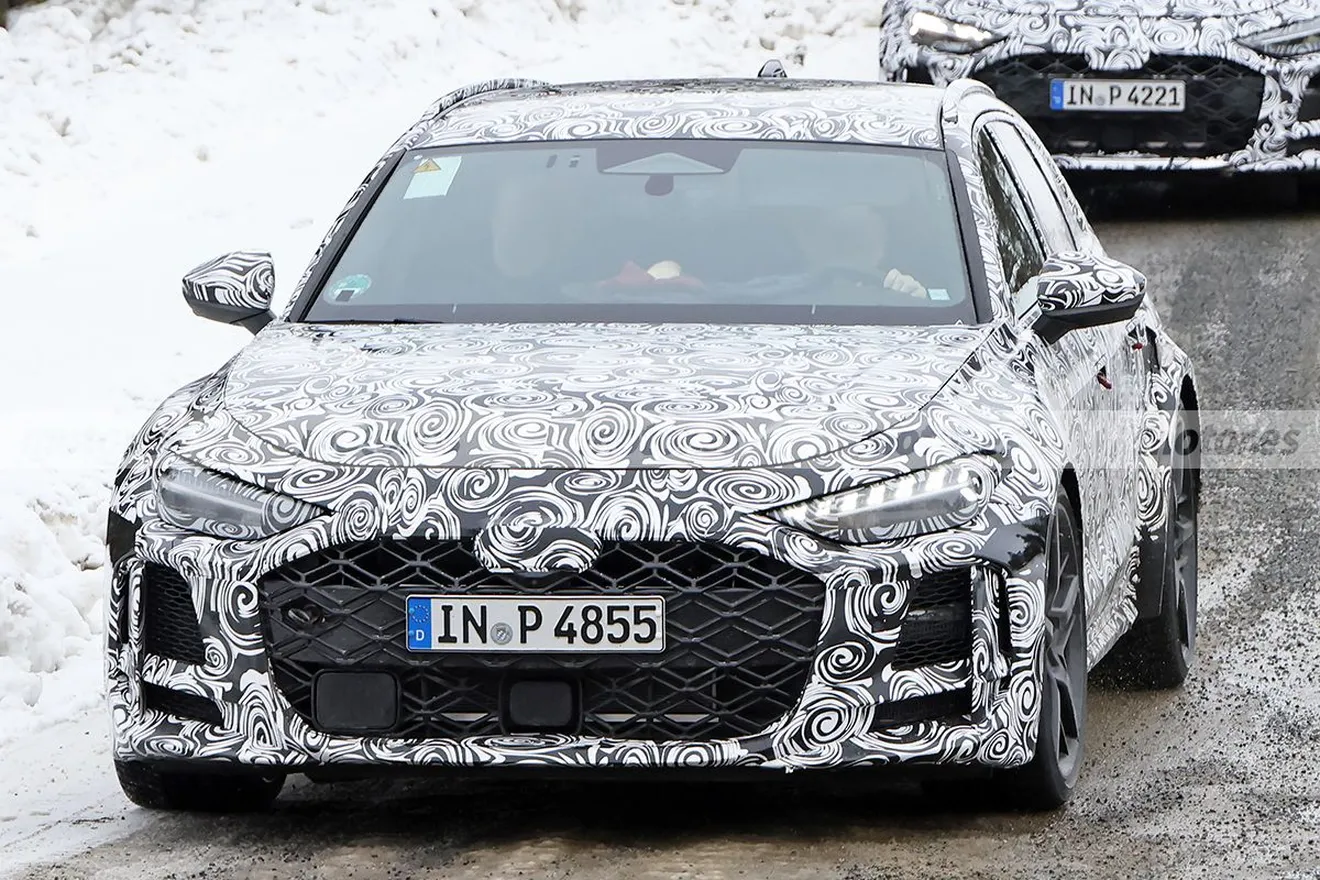 Dos prototipos del nuevo Audi RS 5 Avant muestran su deportividad sin pudor en las exigentes pruebas de invierno