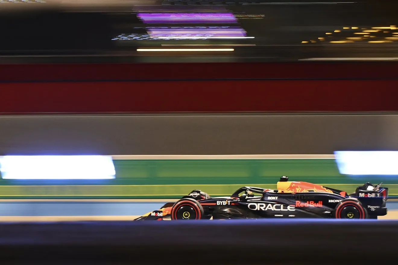 Max Verstappen no perdona y se lleva la primera pole del año; Carlos Sainz se queda a las puertas del top 3
