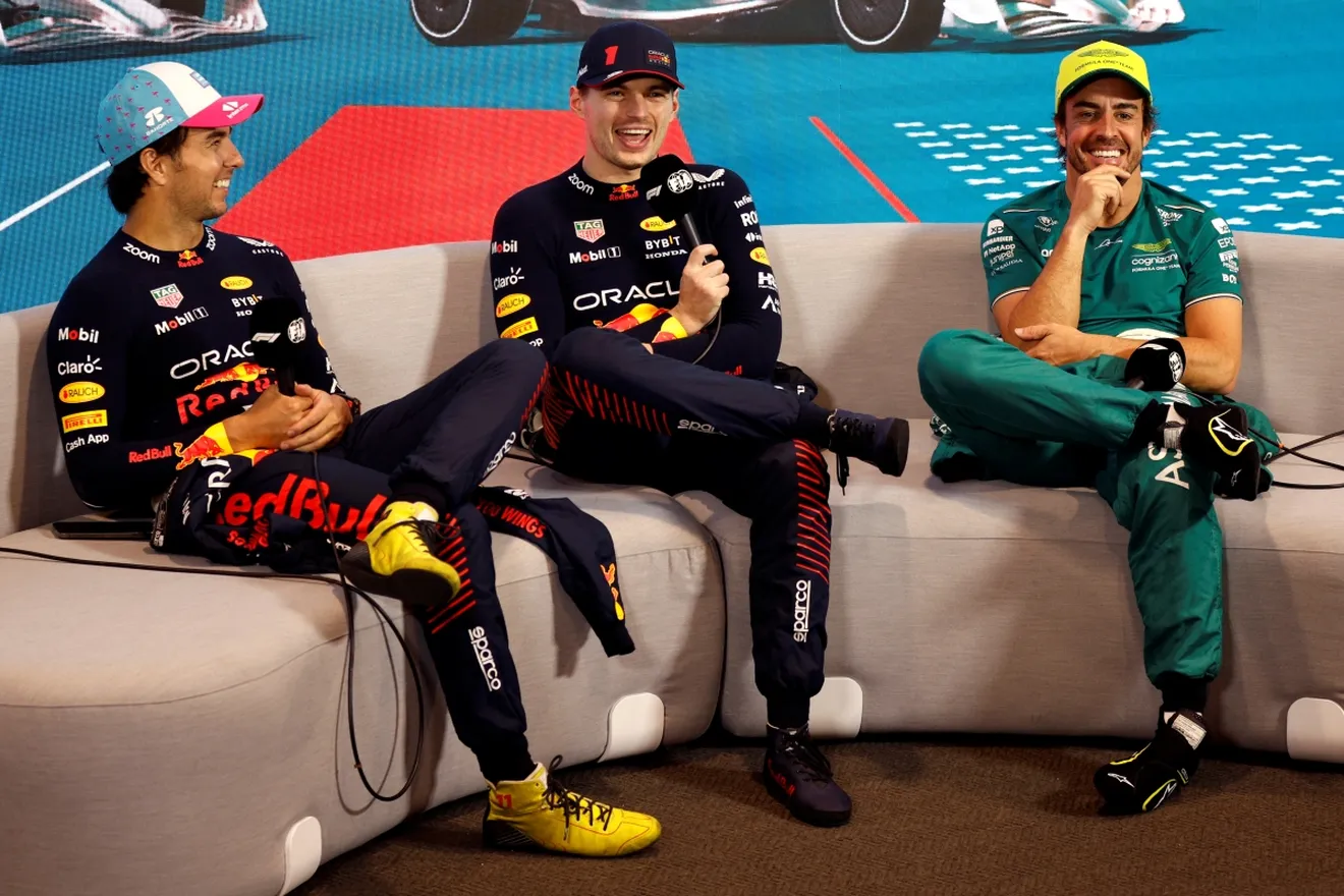 Le preguntan a Max Verstappen si prefiere a Checo Pérez o a Fernando Alonso. Intenta ser políticamente correcto, pero…