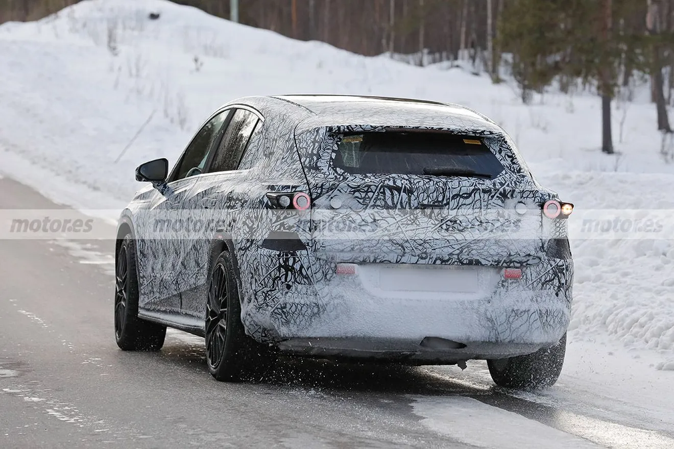 Fotos espía Mercedes-AMG GLA EQ 2026