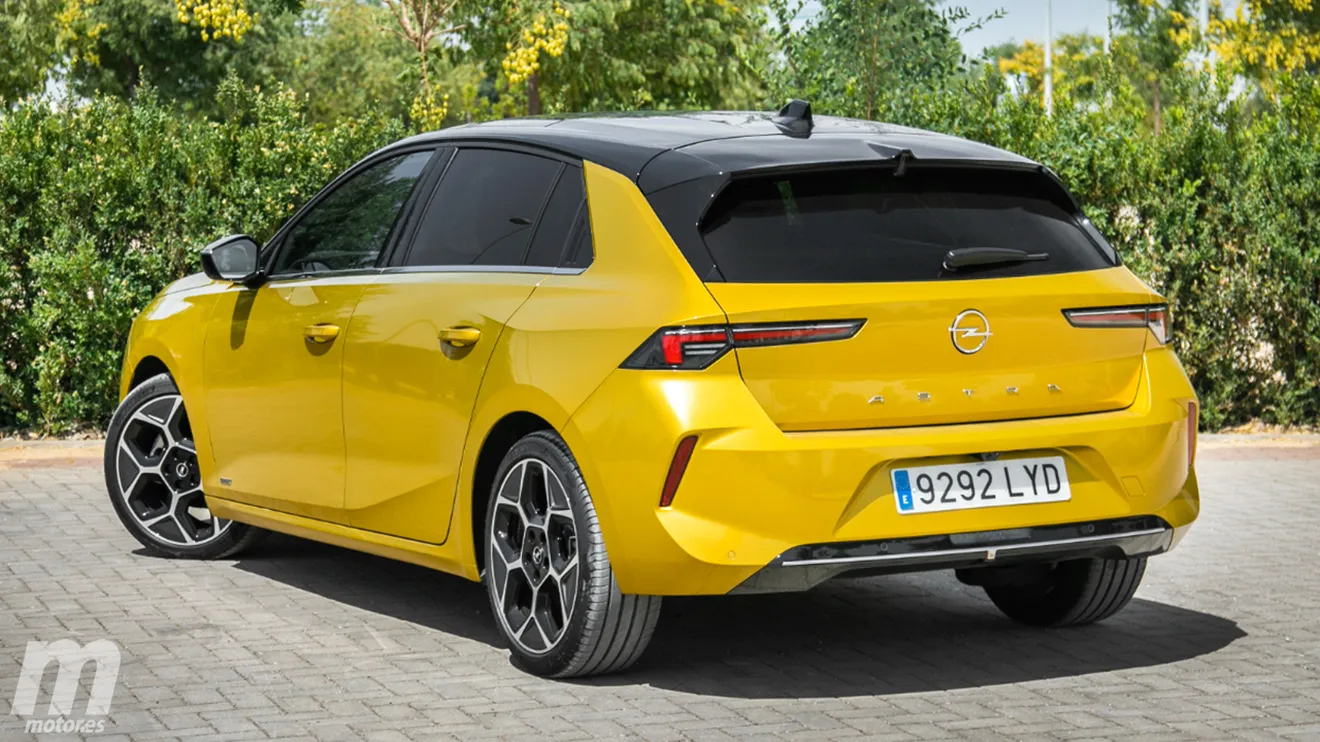 Opel Astra - posterior