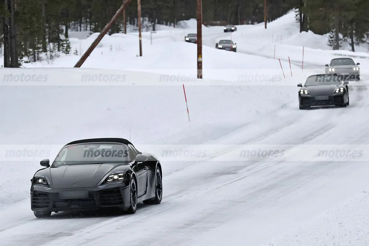 Una caravana de prototipos del nuevo Porsche Boxster eléctrico cruzan el Círculo Polar Ártico, un roadster de ensueño con hasta 600 CV y 500 km de autonomía0