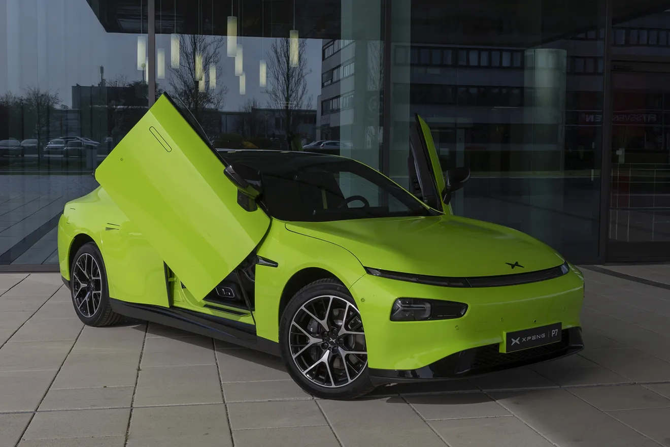 El nuevo Xpeng P7 se pone a la venta en Alemania, una berlina eléctrica con +500 km de autonomía para cambiar la percepción de los clientes