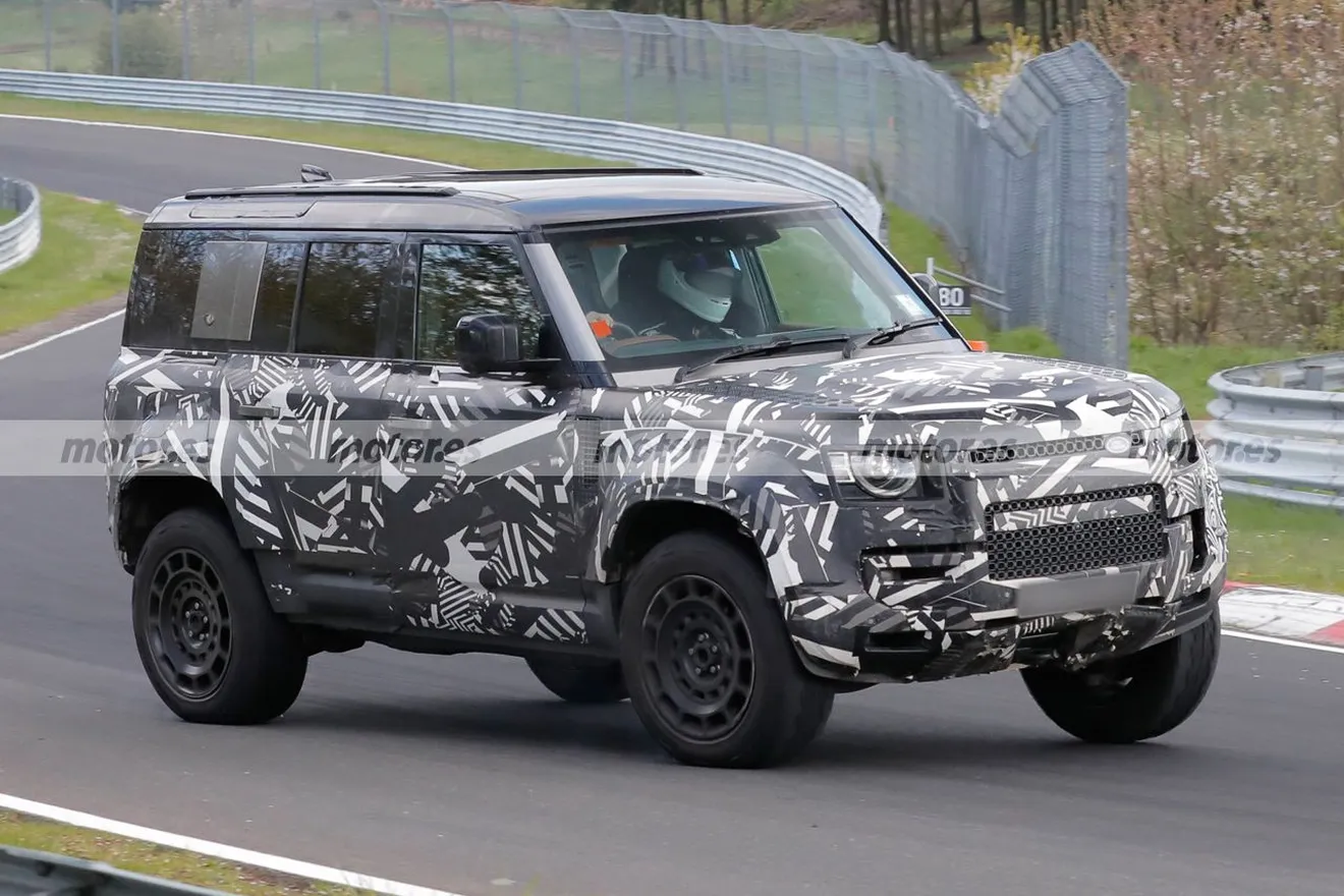 El nuevo Land Rover Defender OCTA 2025 da una lección magistral en Nürburgring de lo que nunca te atreverías a hacer de forma tan perfecta