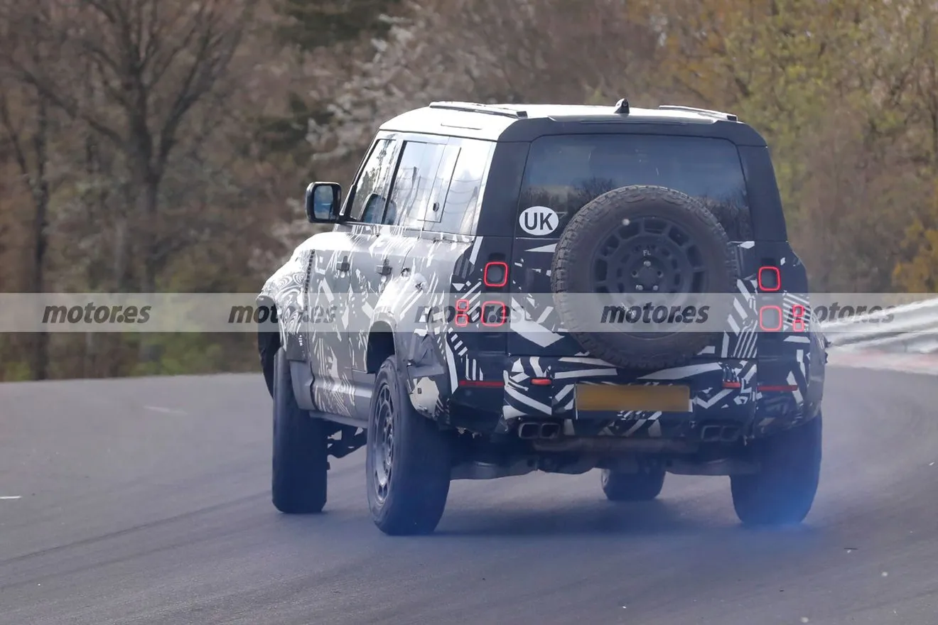 Fotos espía Land Rover Defender OCTA 2025 en Nürburgring