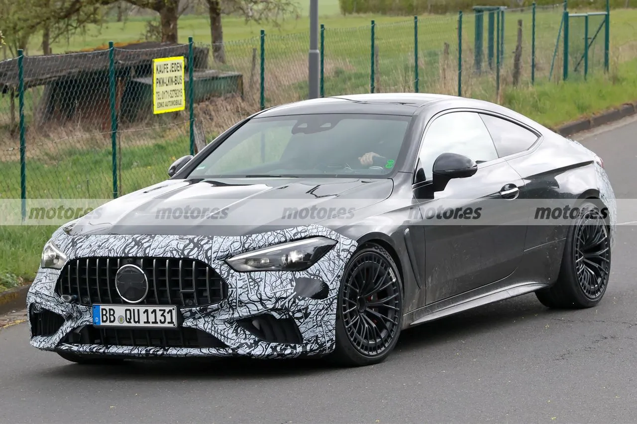 El nuevo Mercedes-AMG CLE 63 Coupé no esconde ya la brutalidad de su potente PHEV en las últimas pruebas previas a su debut3