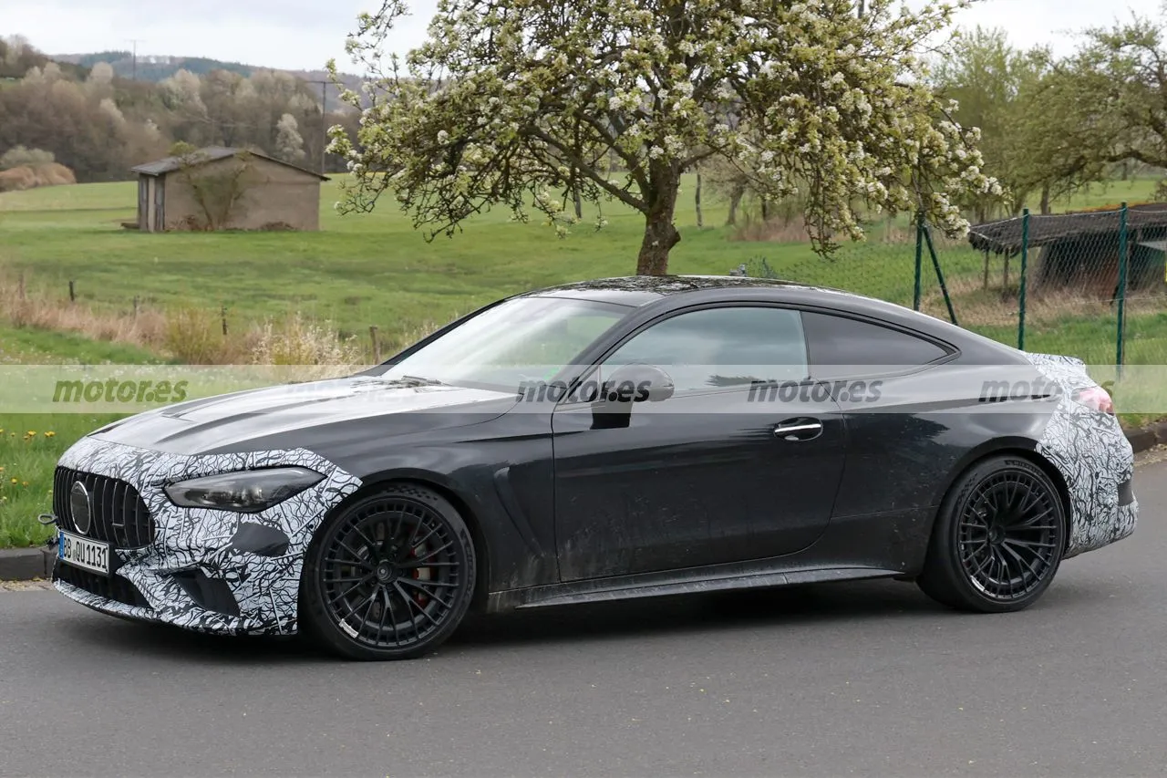 El nuevo Mercedes-AMG CLE 63 Coupé no esconde ya la brutalidad de su potente PHEV en las últimas pruebas previas a su debut5