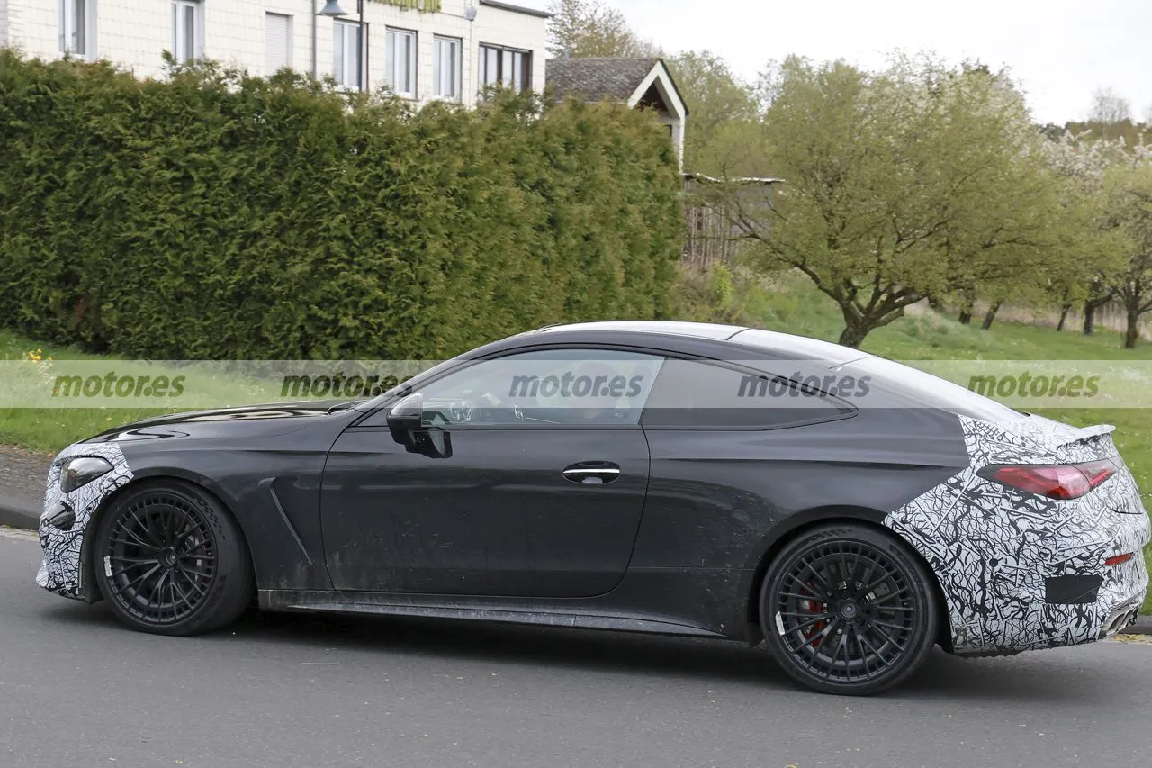 El nuevo Mercedes-AMG CLE 63 Coupé no esconde ya la brutalidad de su potente PHEV en las últimas pruebas previas a su debut6