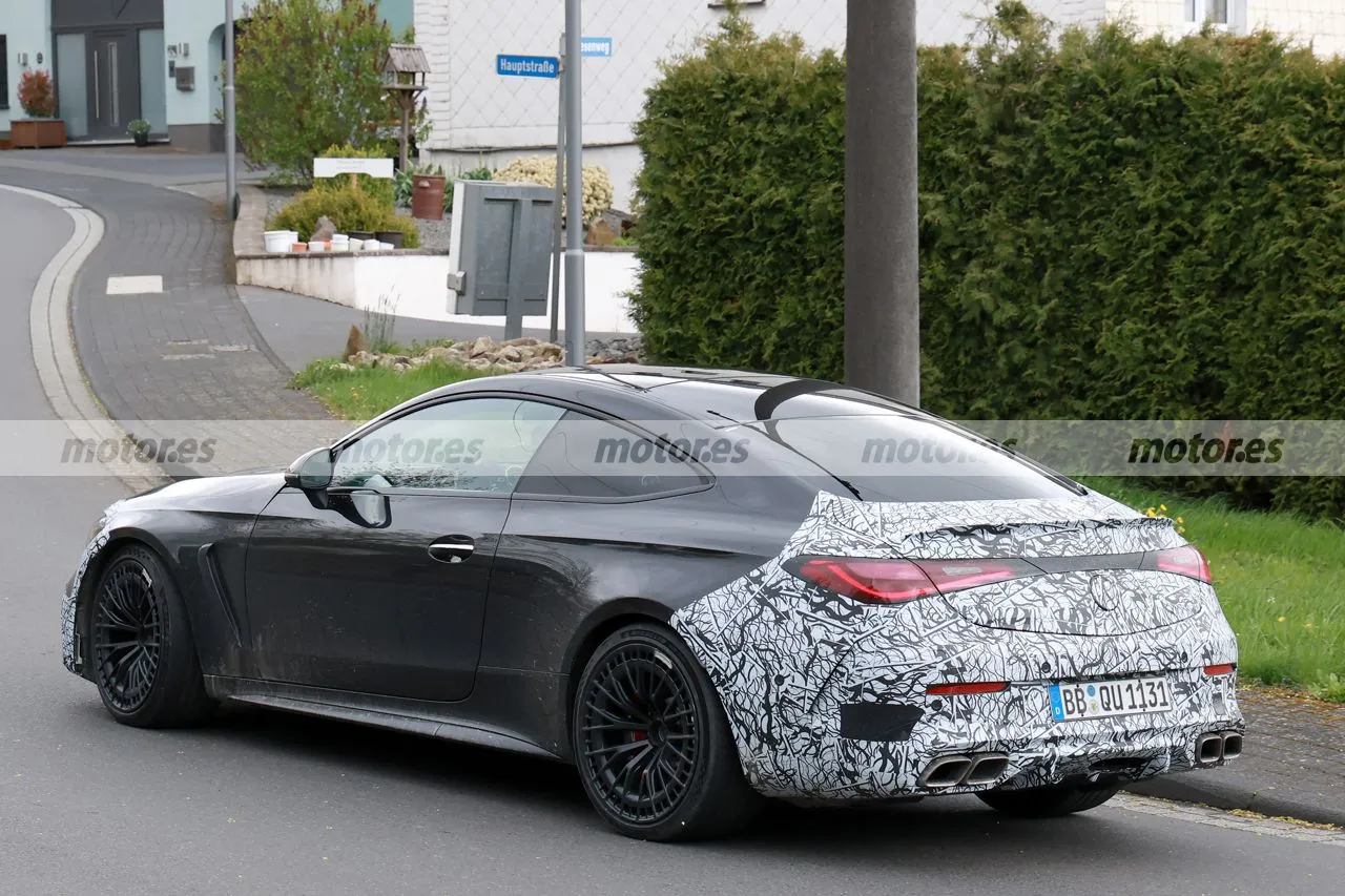 El nuevo Mercedes-AMG CLE 63 Coupé no esconde ya la brutalidad de su potente PHEV en las últimas pruebas previas a su debut7