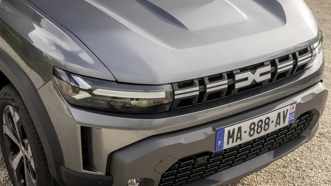 Por menos de 23.700 € tienes el primer Dacia de la historia con tecnología MHEV, un SUV con etiqueta ECO en oferta y hasta arriba de equipamiento