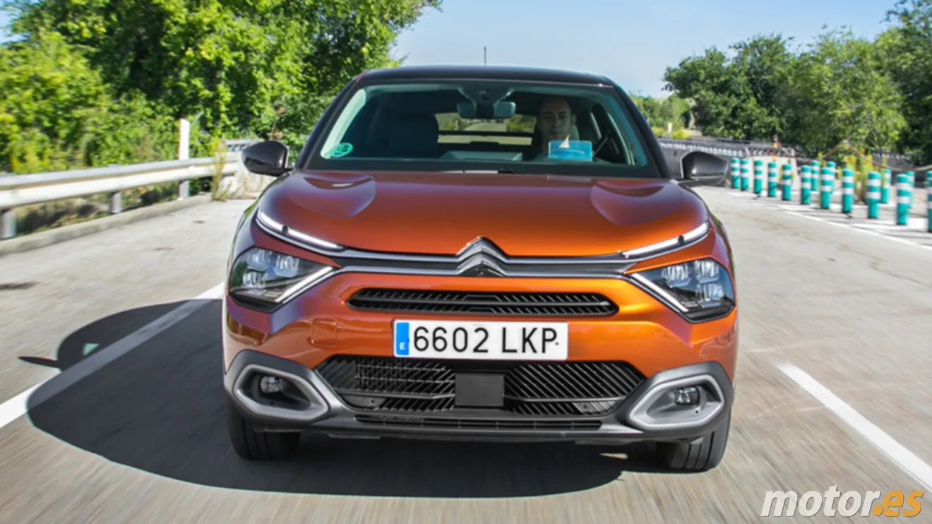 El Citroën C4 con etiqueta ECO es ahora más barato, el compacto «Made in Spain» estrena motor MHEV de 100 CV