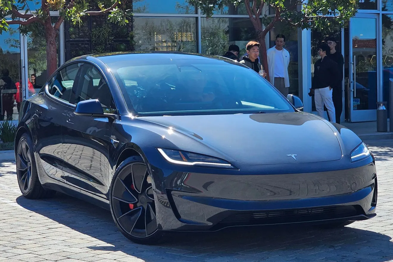 El nuevo Tesla Model 3 Ludicrous presumirá de una potencia descomunal, filtradas las especificaciones de un serio rival del Taycan más básico
