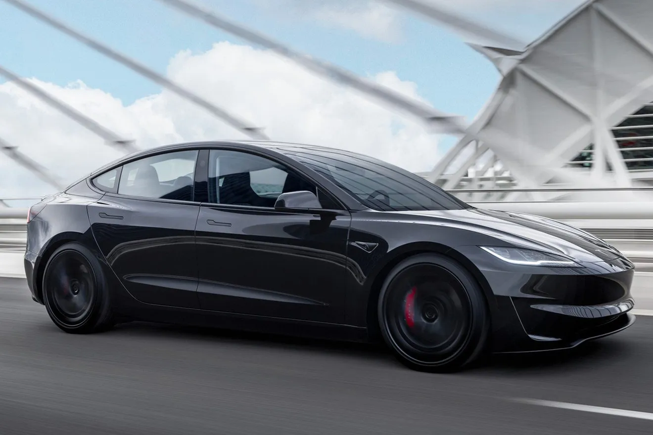 ¿Decepción o Estrategia? El esperado Tesla Model 3 Performance no cumple las expectativas frente a los casi 600 CV del nuevo BMW i4 M50 2025