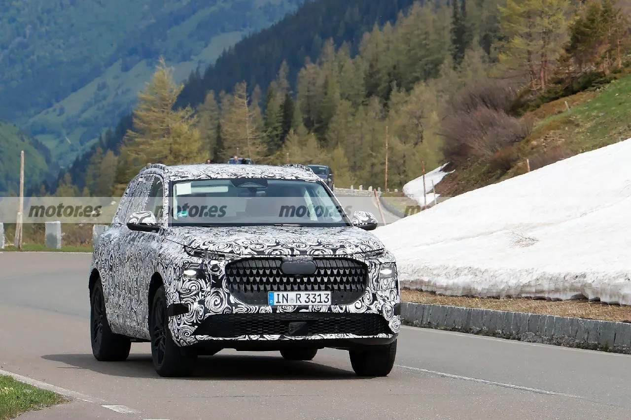 El futuro Audi Q7 muda sus pruebas a los Alpes, estas nuevas fotos espía muestran un detalle tecnológico inspirado en Ferrari2