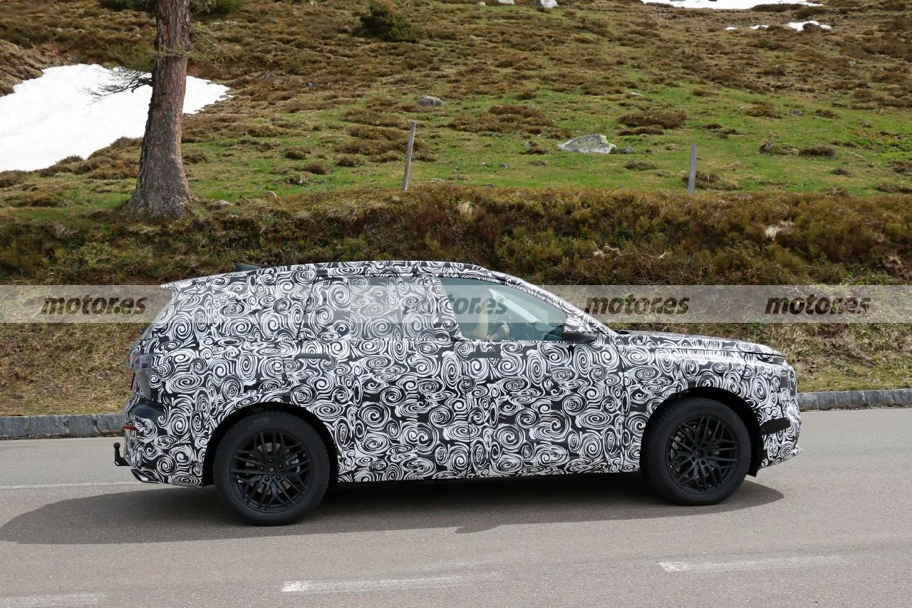 El futuro Audi Q7 muda sus pruebas a los Alpes, estas nuevas fotos espía muestran un detalle tecnológico inspirado en Ferrari8