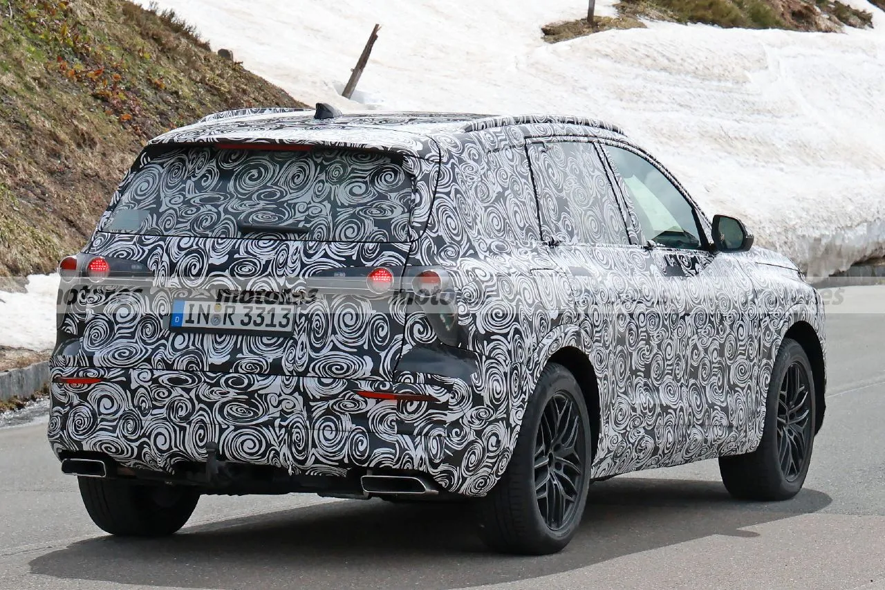 El futuro Audi Q7 muda sus pruebas a los Alpes, estas nuevas fotos espía muestran un detalle tecnológico inspirado en Ferrari14