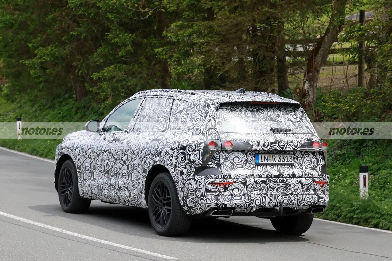 El futuro Audi Q7 muda sus pruebas a los Alpes, estas nuevas fotos espía muestran un detalle tecnológico inspirado en Ferrari23