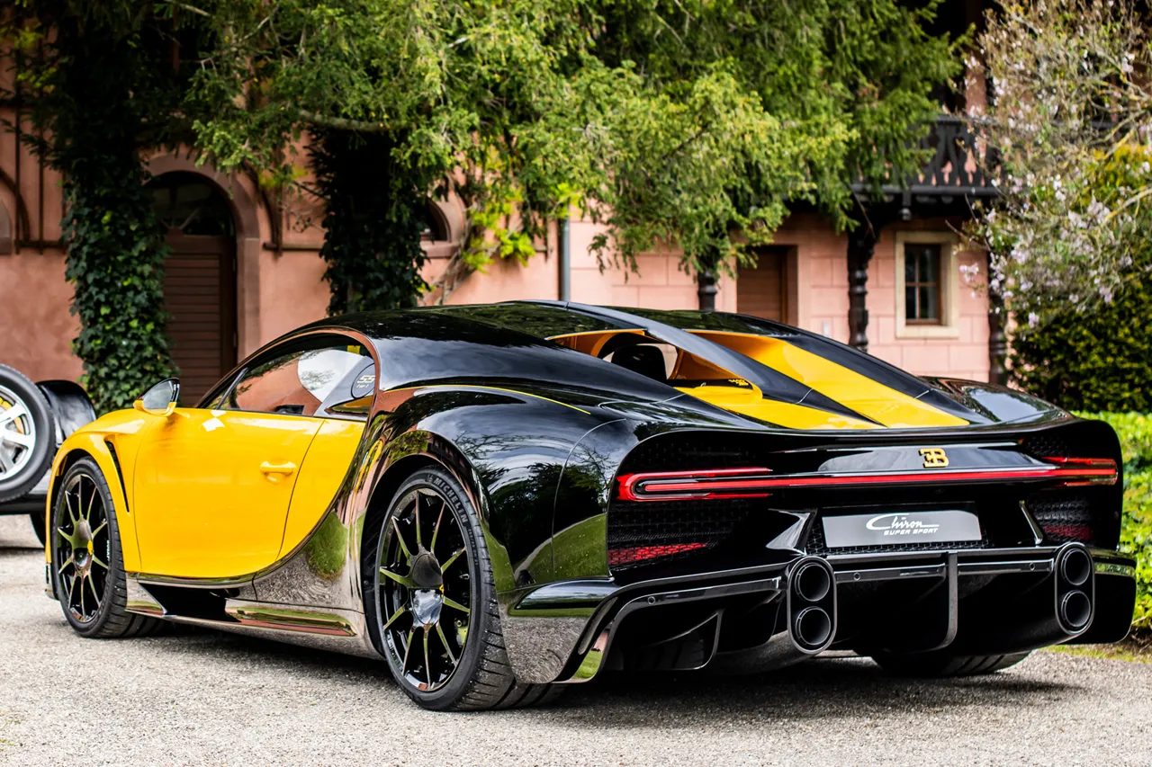 bugatti-chiron-2024102327-1716901391_4.jpg
