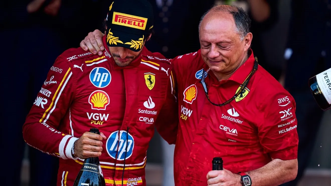 Lewis Hamilton va a tener que mejorar si quiere hacer olvidar a Carlos Sainz en Ferrari