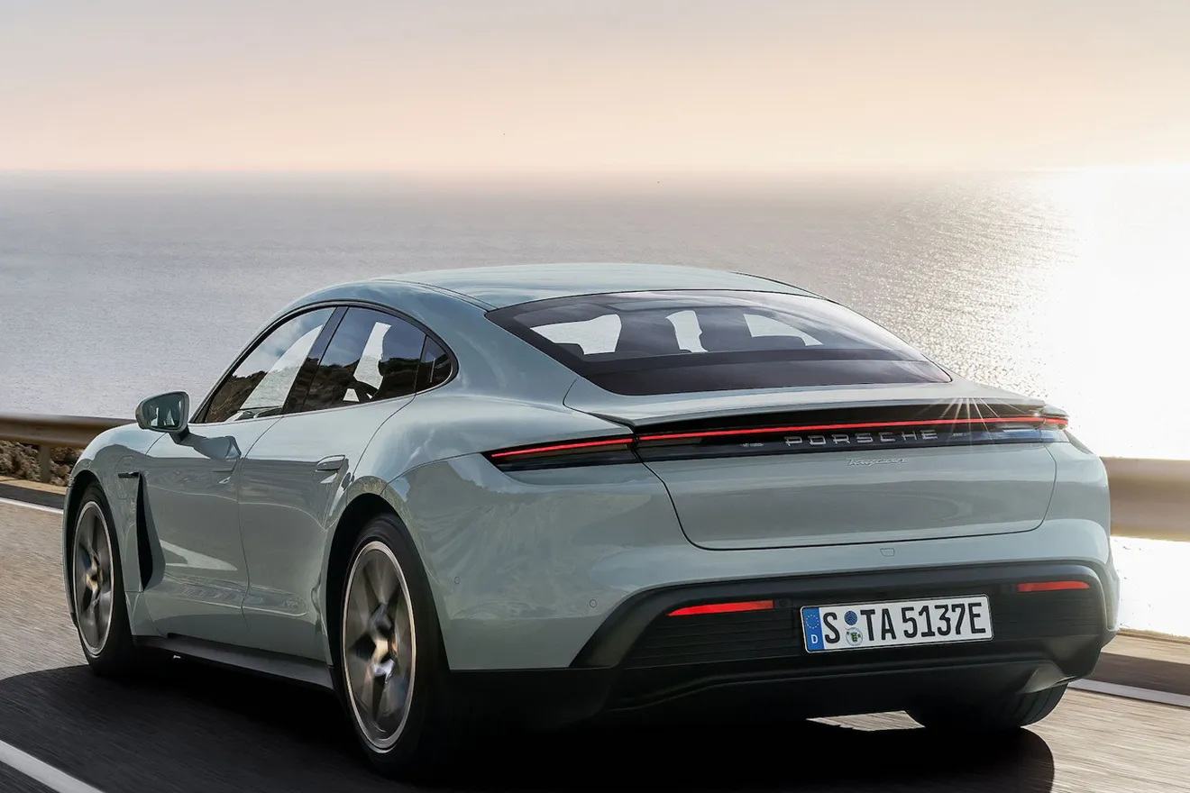 A los concesionarios alemanes les preocupa la política de Porsche, el Taycan no se vende, tiene prioridad sobre el 911 y vienen dos eléctricos más