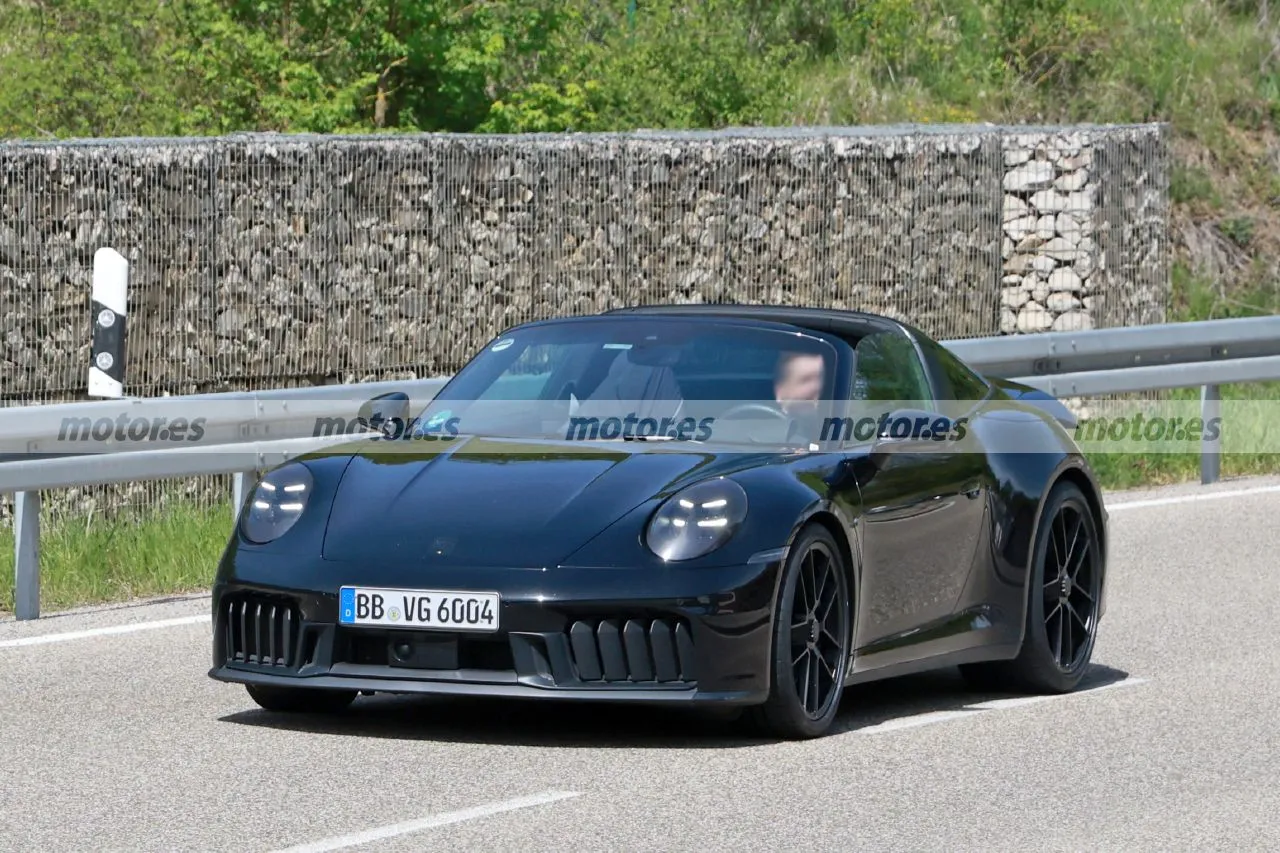 El Porsche 911 GTS Targa Facelift 2025 se muestra sin secretos en estas últimas fotos espía, el deportivo para los más puristas0