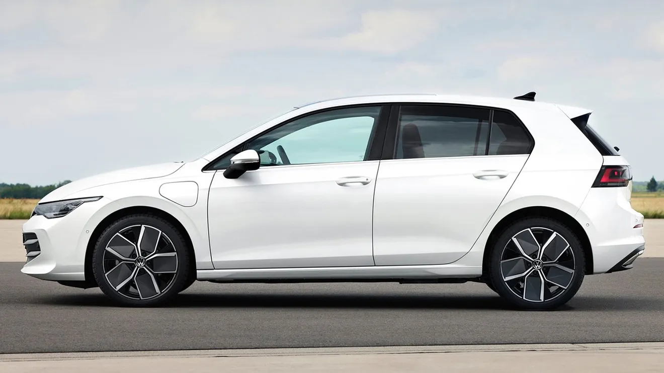 Etiqueta CERO y hasta 181 km de autonomía eléctrica, el nuevo Volkswagen Golf eHybrid ya tiene precio en España y presume de equipamiento