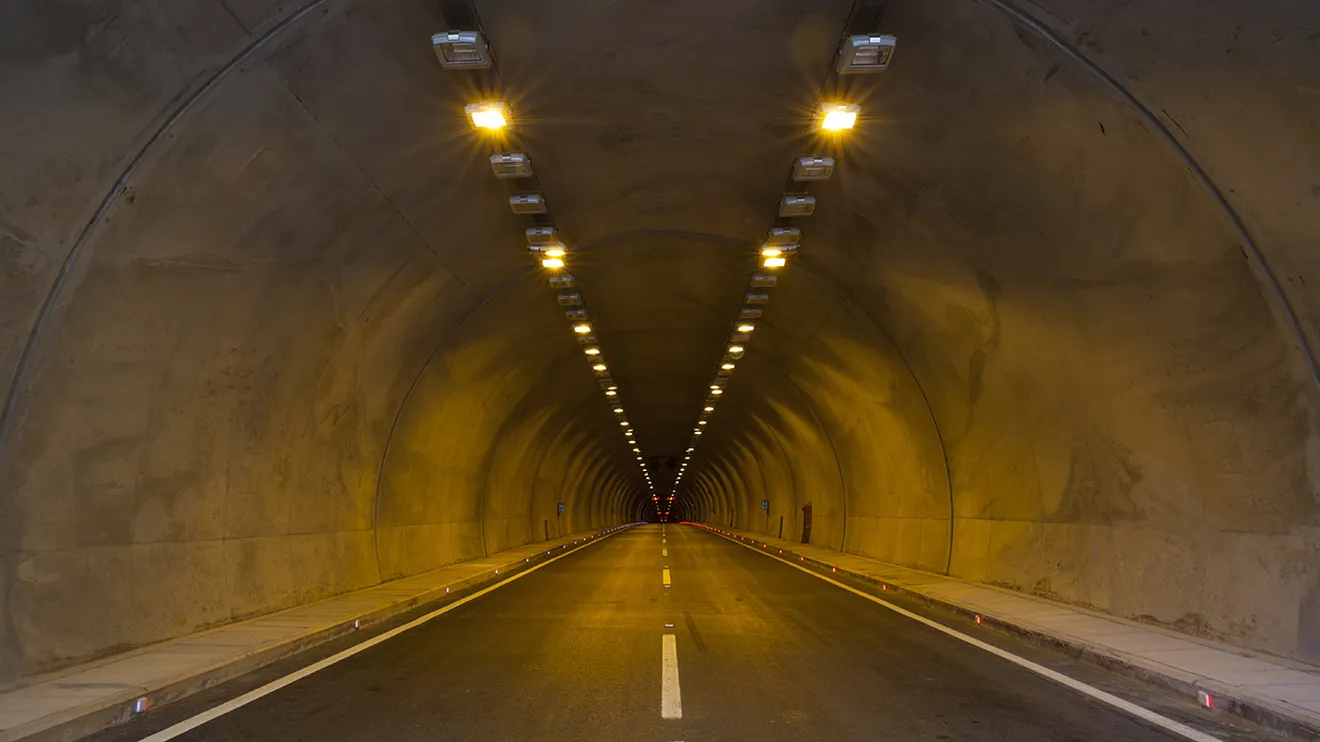 Qué hacer si te quedas parado en un túnel o un paso inferior en la carretera