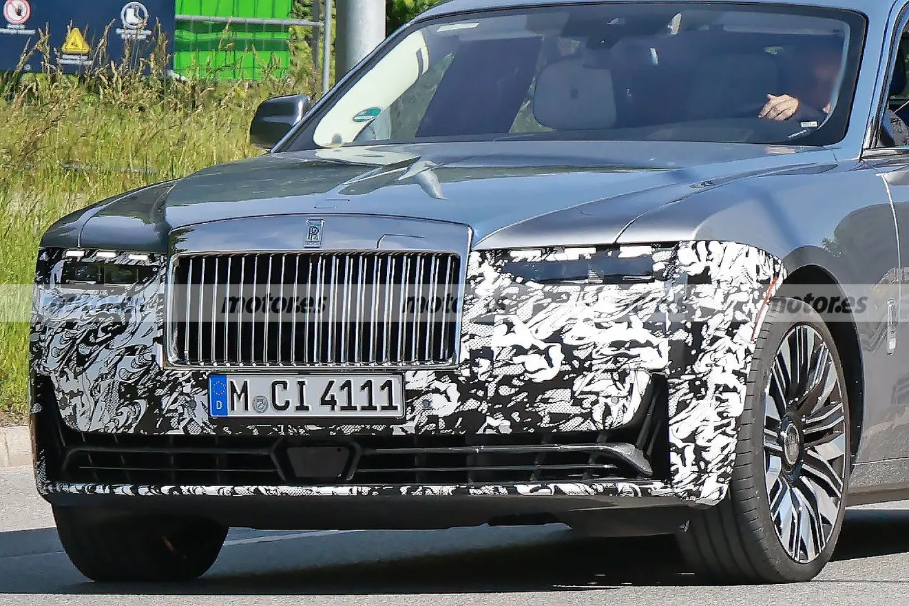 Nuevas fotos espía del Rolls-Royce Ghost Facelift 2025, la lujosa berlina recibirá una imagen más refinada y mejoras técnicas