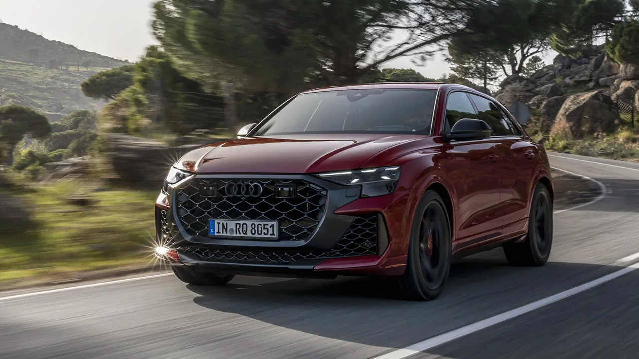 El nuevo Audi RS Q8 debuta junto a la extrema variante Performance, hasta 640 CV para un SUV que alcanza un nivel superior de rendimiento1