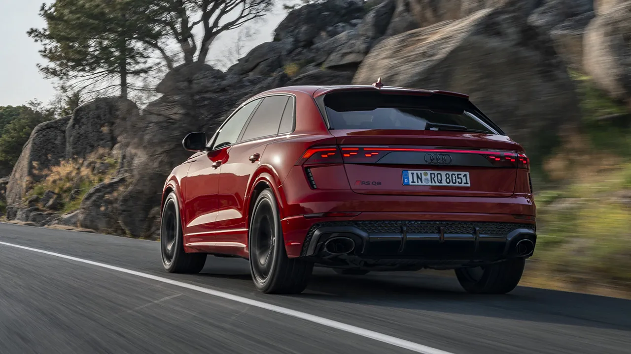 El nuevo Audi RS Q8 debuta junto a la extrema variante Performance, hasta 640 CV para un SUV que alcanza un nivel superior de rendimiento2