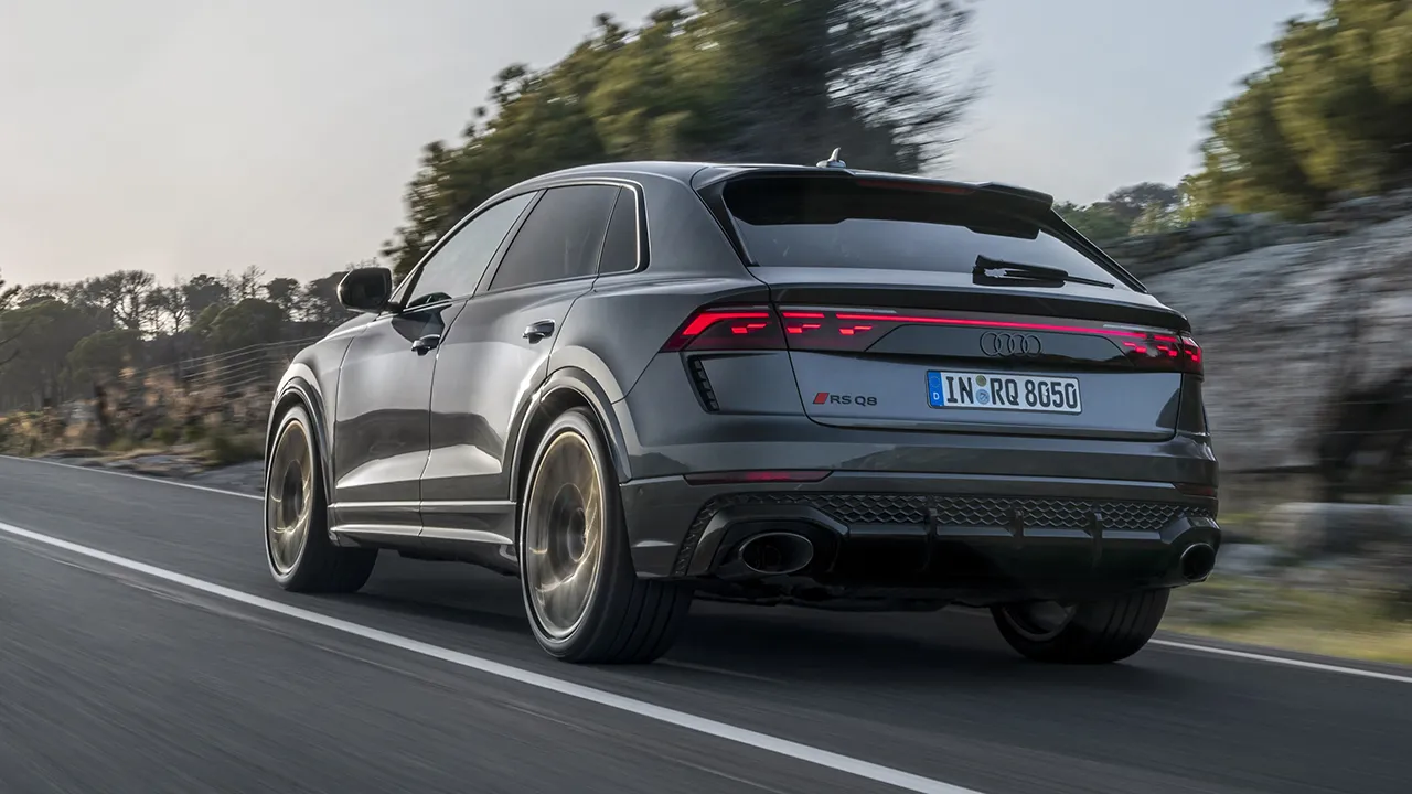 El nuevo Audi RS Q8 debuta junto a la extrema variante Performance, hasta 640 CV para un SUV que alcanza un nivel superior de rendimiento7