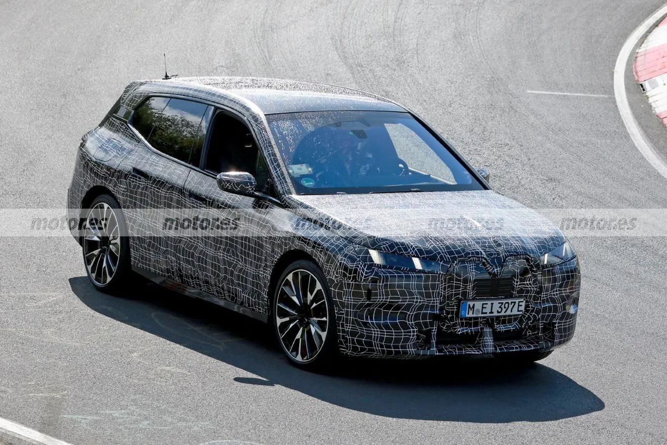 El nuevo BMW iX M70 2025 posa en fotos espía en Nürburgring, el SUV eléctrico desafía todos los límites con sus casi 650 CV