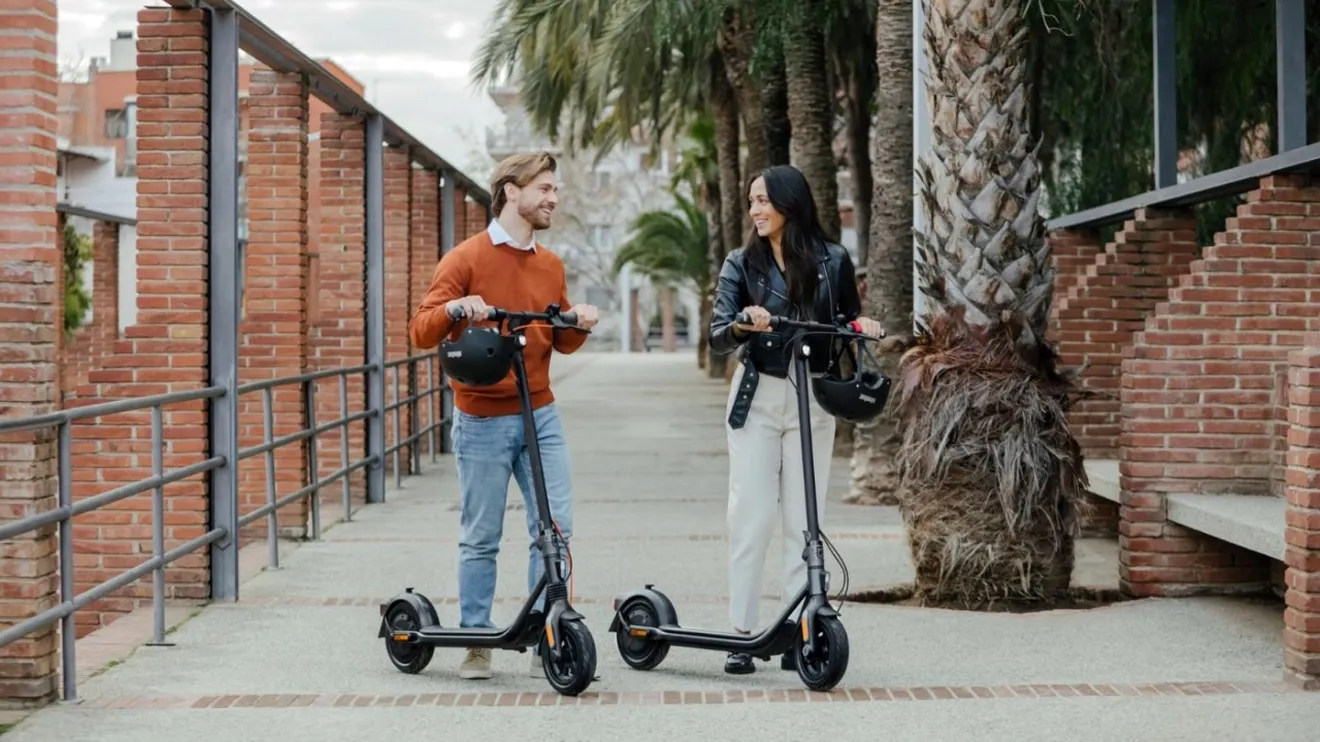 Las 7 multas que te pueden poner al circular en patinete eléctrico y qué equipamiento es obligatorio