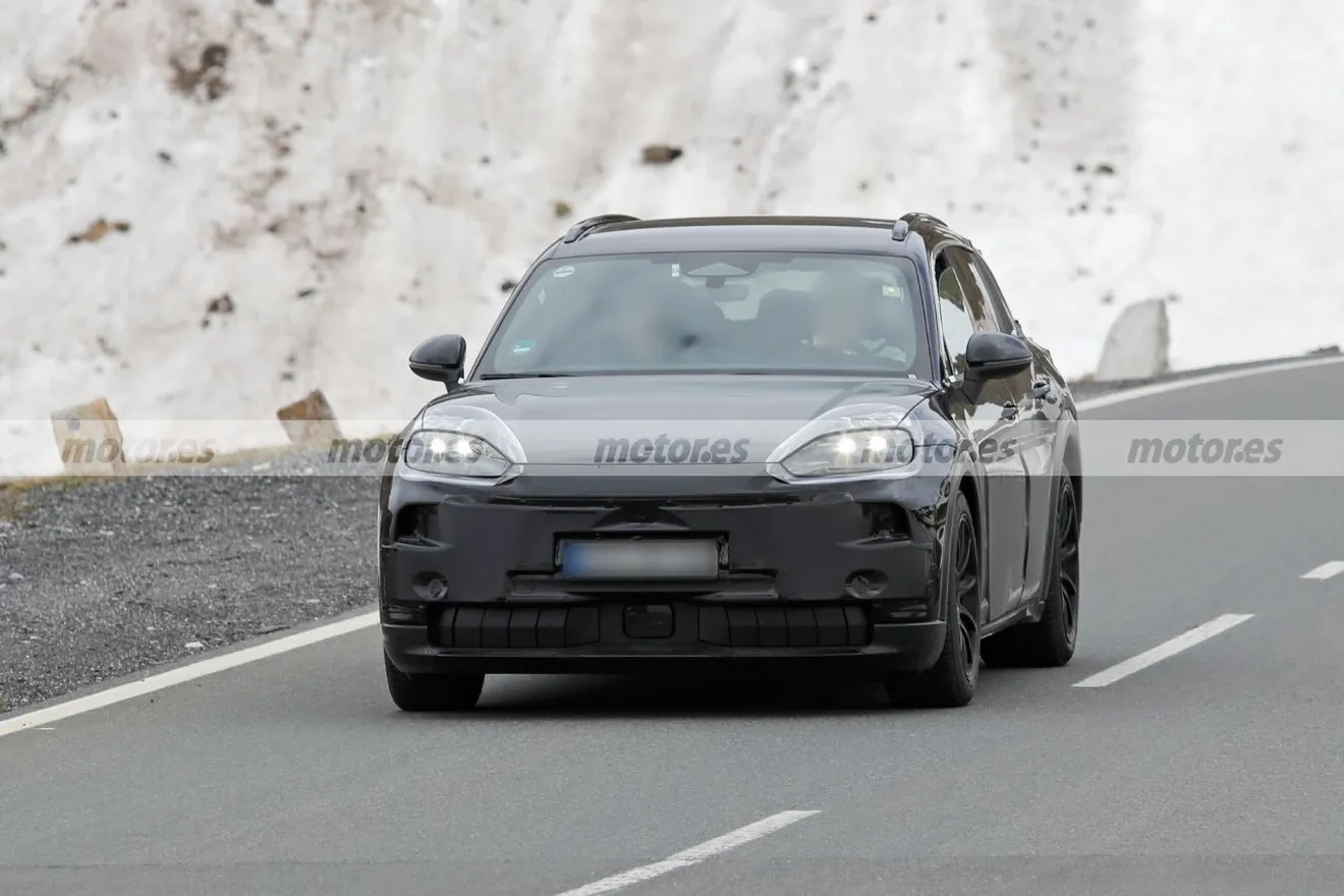 El nuevo Porsche Cayenne 2027 se deja ver en nuevas fotos espía en los Alpes, un SUV eléctrico de lujo que marcará un antes y un después