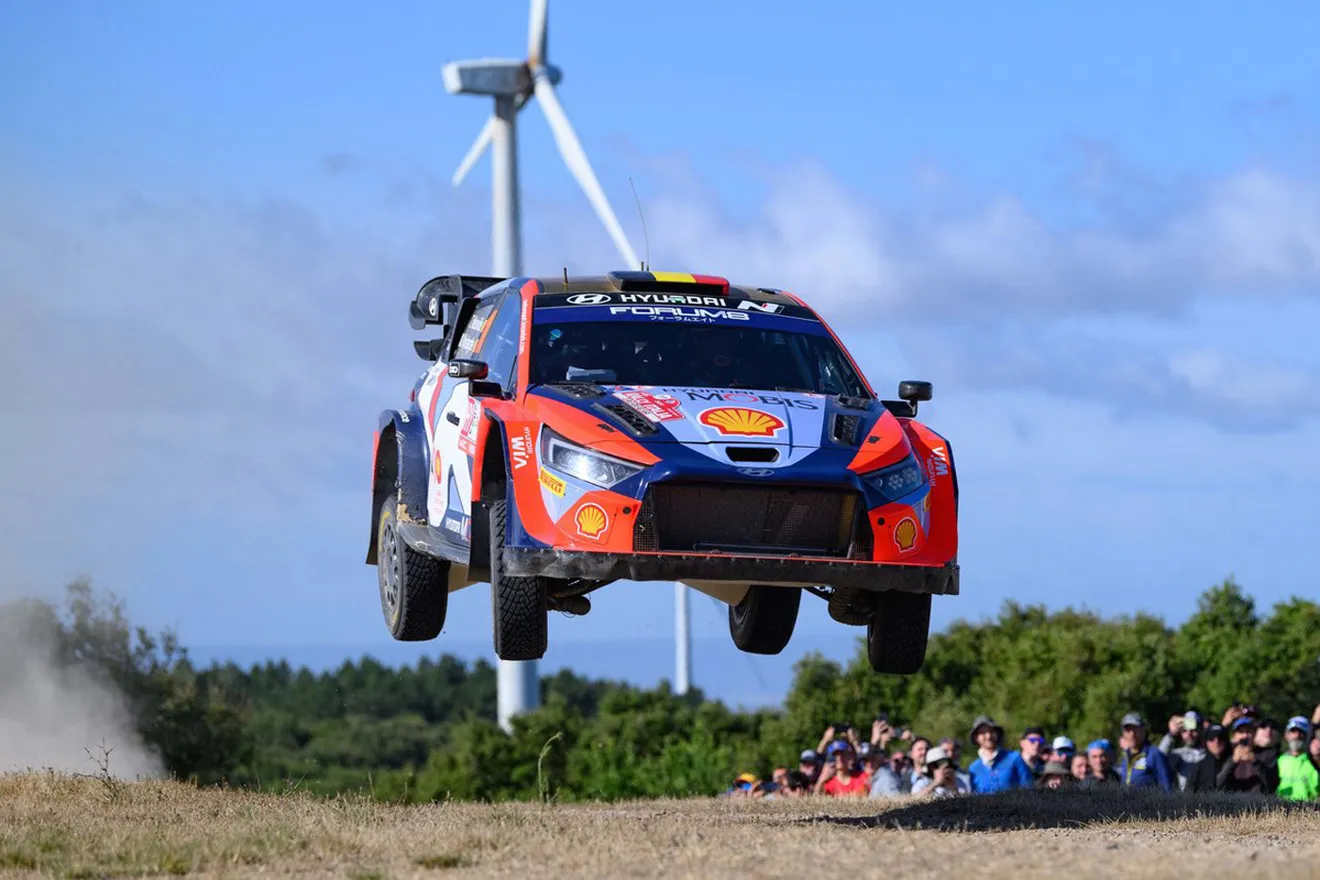 Thierry Neuville salva los muebles en un Rally de Italia-Cerdeña favorable para Hyundai