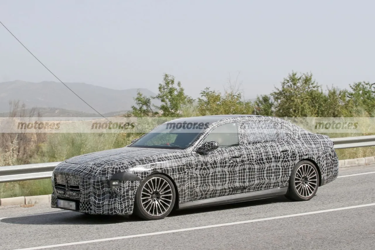 Estas fotos espía del BMW Serie 7 no son las de un simple facelift más, detalles sugieren un ansiado M7 en camino15