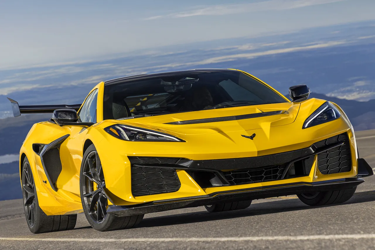 chevrolet-corvette-zr1-2024103460-1721981289_1.jpg