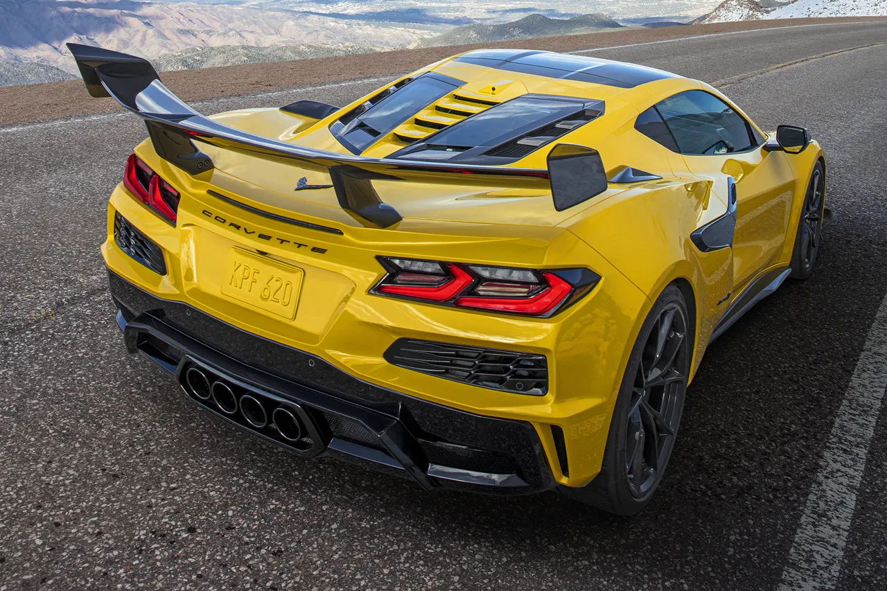 chevrolet-corvette-zr1-2024103460-1721981291_2.jpg