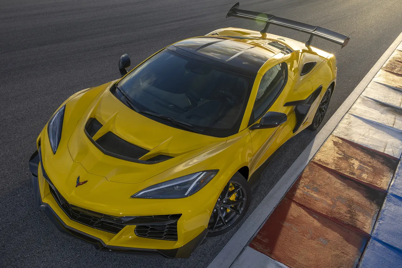 chevrolet-corvette-zr1-2024103460-1721981292_3.jpg