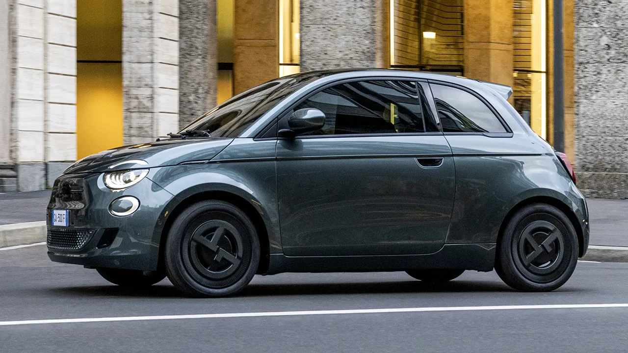 El FIAT 500 eléctrico «se viste» de Giorgio Armani en una edición limitada que saca a relucir su lado más elegante y exclusivo5