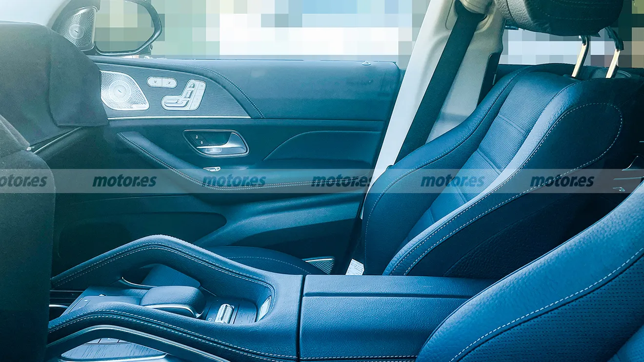 Mercedes GLS 2026 - foto espía interior