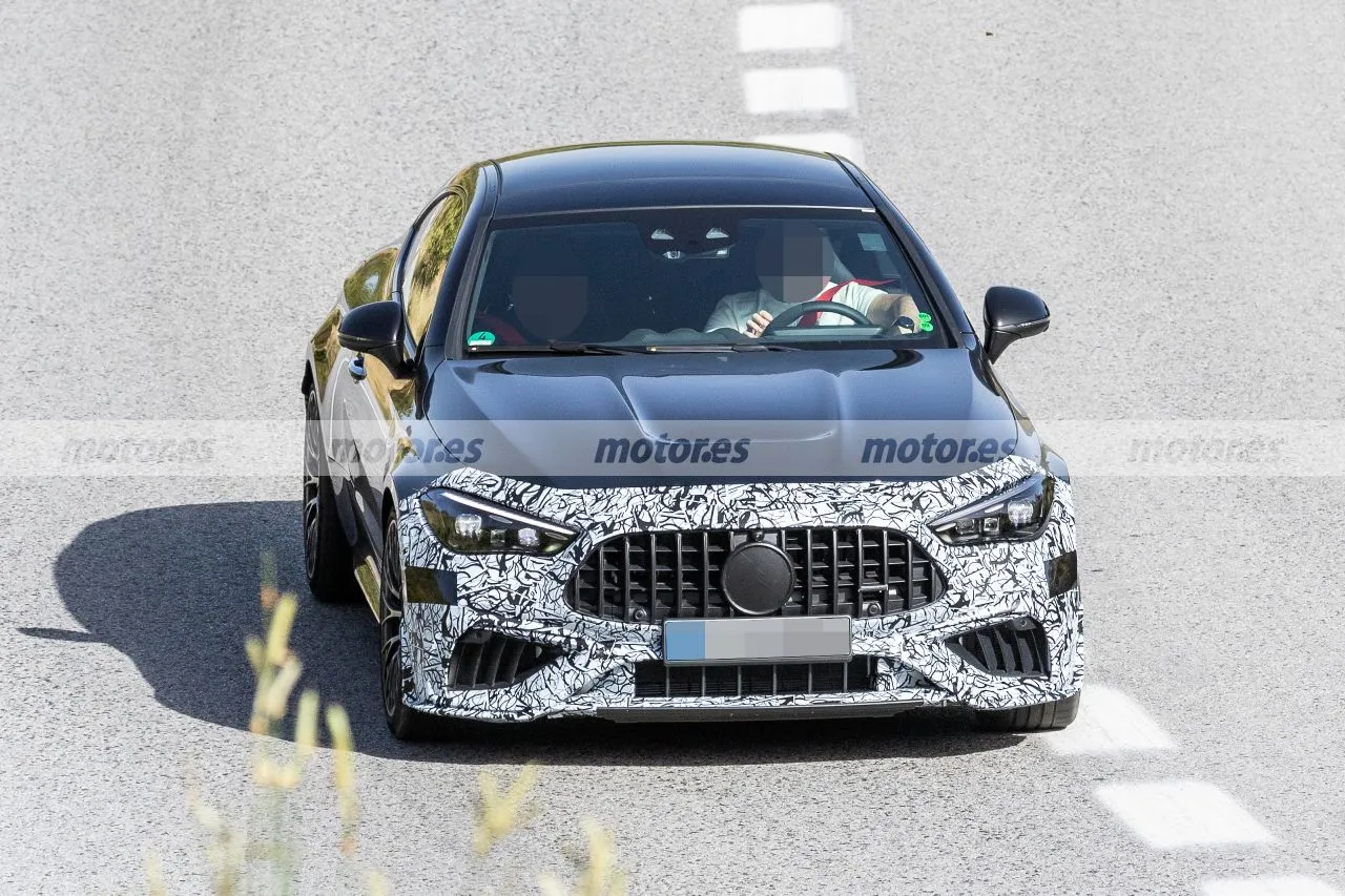 Cazado el nuevo Mercedes-AMG CLE 63 sin su corazón híbrido, el regreso del V8 biturbo abre una puerta hasta ahora no contemplada1