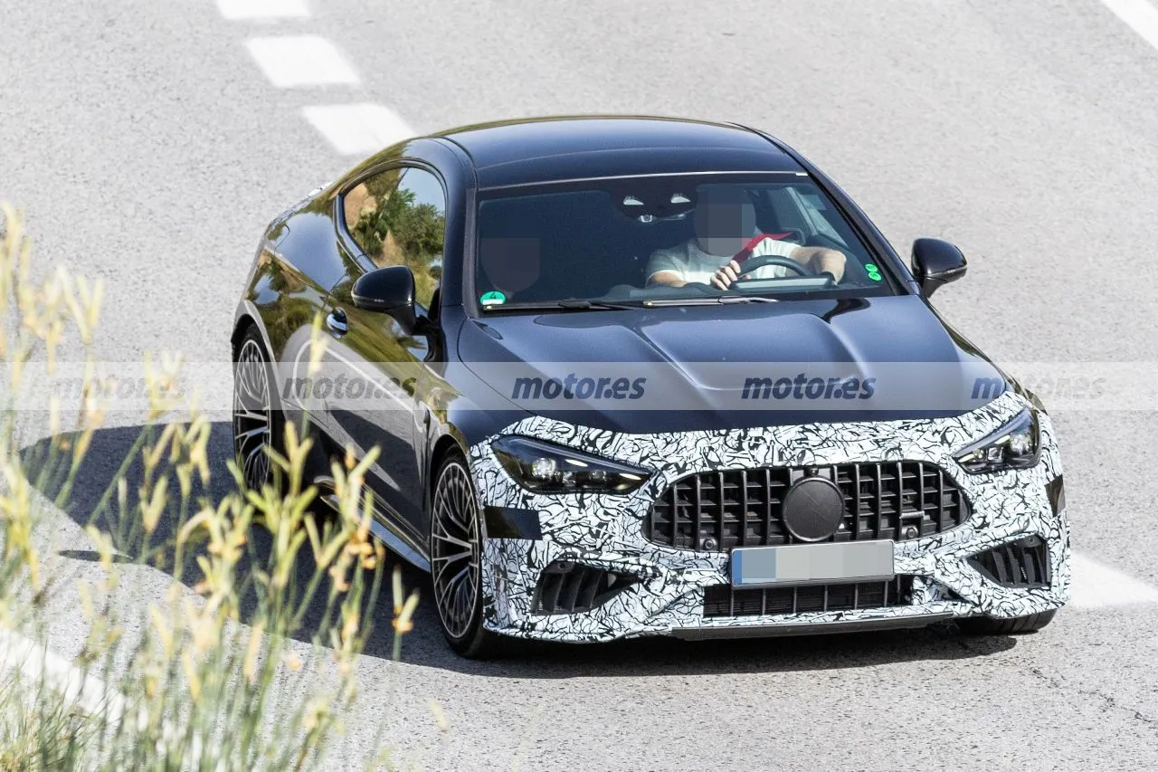 Cazado el nuevo Mercedes-AMG CLE 63 sin su corazón híbrido, el regreso del V8 biturbo abre una puerta hasta ahora no contemplada2