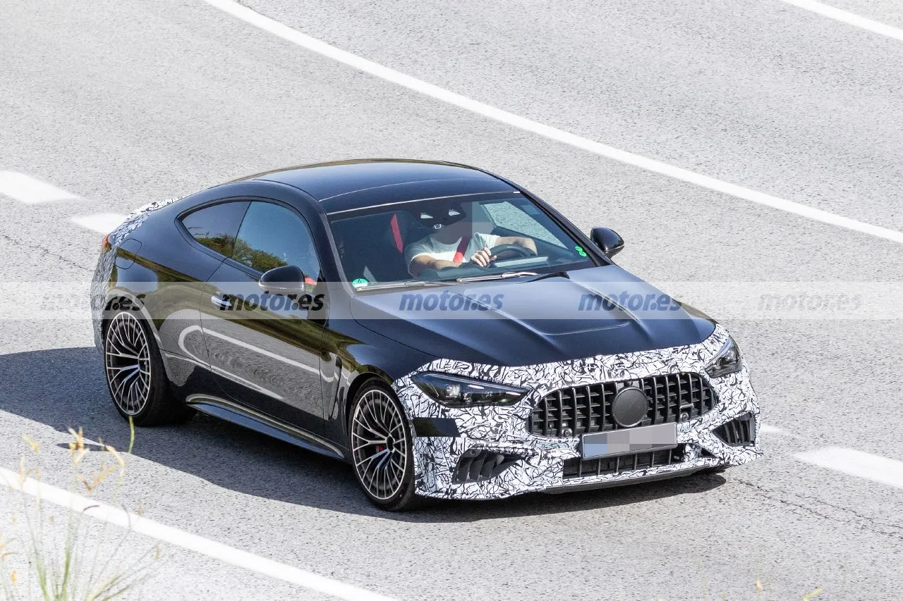 Cazado el nuevo Mercedes-AMG CLE 63 sin su corazón híbrido, el regreso del V8 biturbo abre una puerta hasta ahora no contemplada3